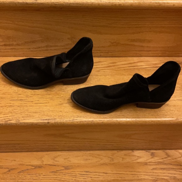 Lucky Brand Black Suede Shoe 8 low ankle - Picture 3 of 5